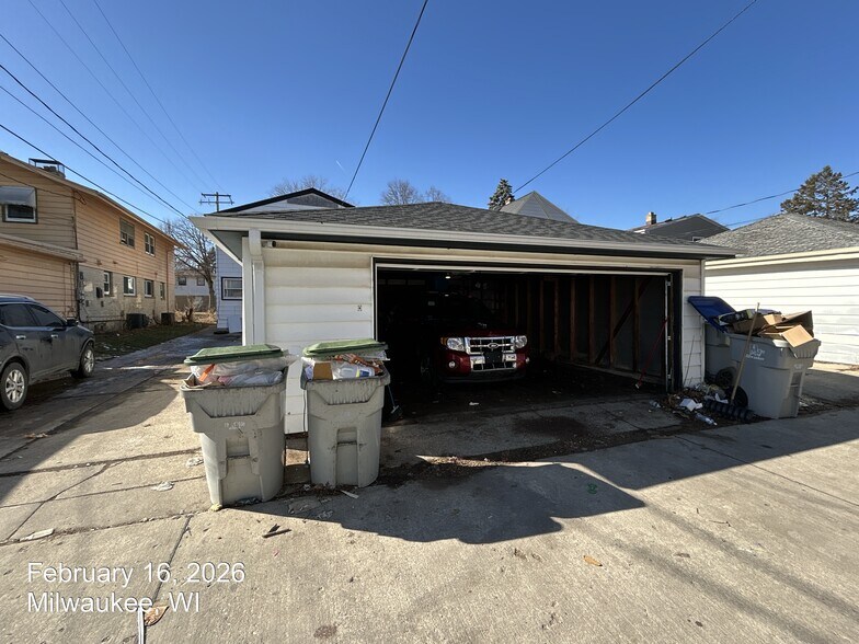 Building Photo - 5710 N 97th St
