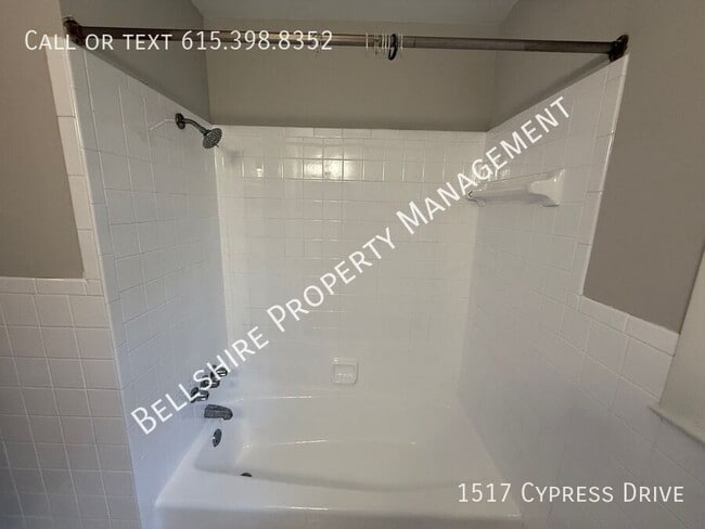 Building Photo - 1517 Cypress Dr