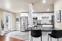 Building Photo - 40 Lakeview Cir