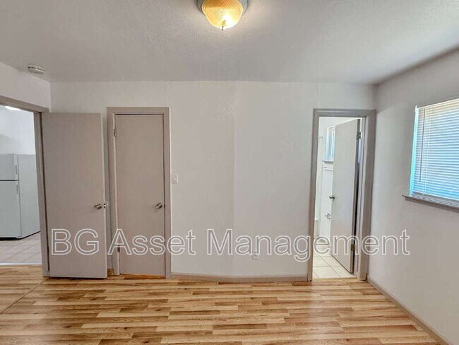 Building Photo - 728 Darina Ave