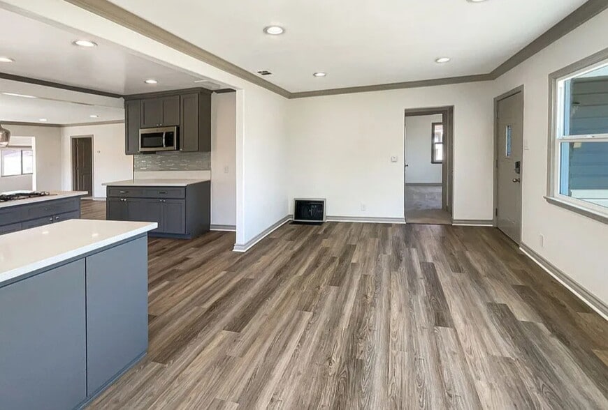 Building Photo - 734 W 139th St