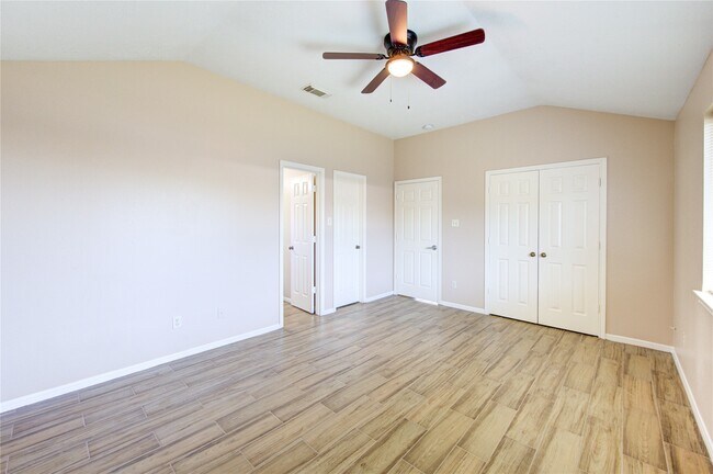 Building Photo - 5349 Pinewood Terrace