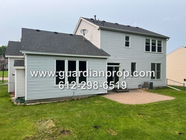 Building Photo - Woodbury House Available July 1, Gleaming Hardwood Floors, Fireplace, Lower Family Room, Fenced Yard