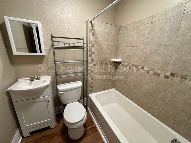 Building Photo - 1715 N Villa Ave