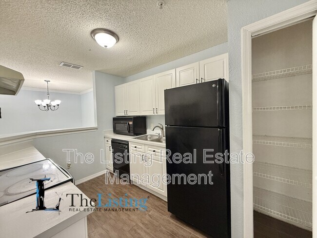 Building Photo - 18001 Richmond Pl Dr