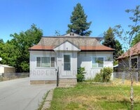 Building Photo - Spacious Dwight Merkel Home