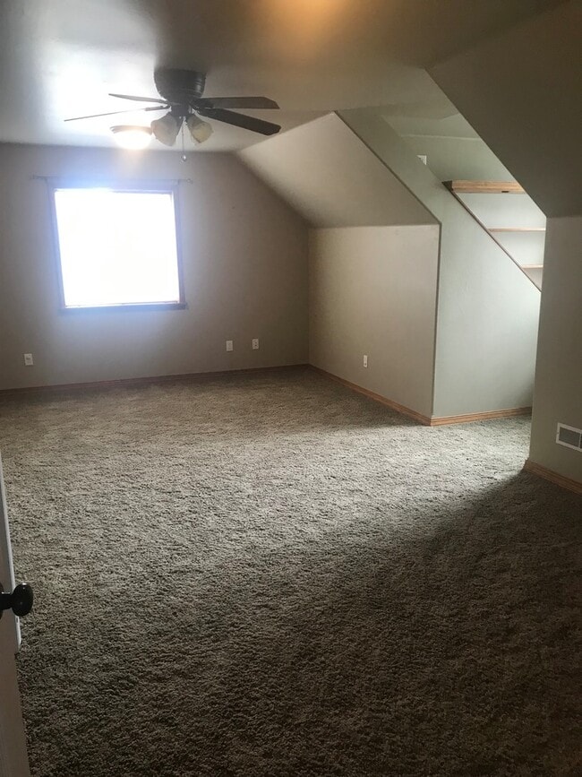 Building Photo - Spacious 4 Bedroom 2.5 Bath Home in River Rock