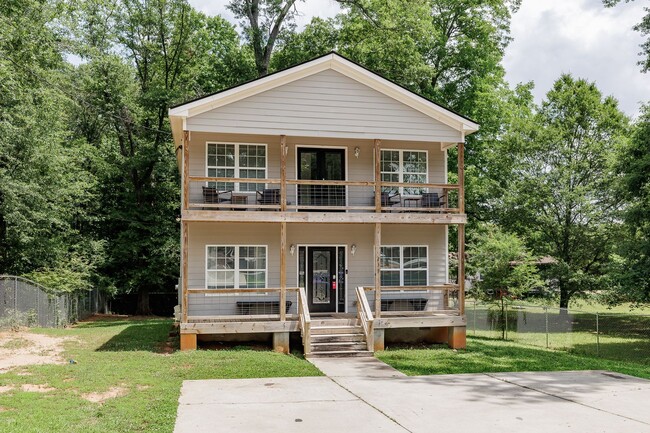 Building Photo - PRE LEASING!! AVAILABLE AUGUST 15TH 2025!!...
