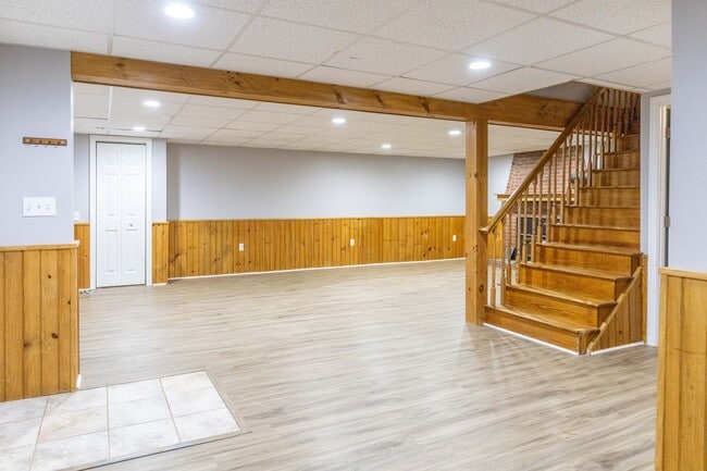 Building Photo - 3 Bedroom, 2 Bathroom home with Finished B...