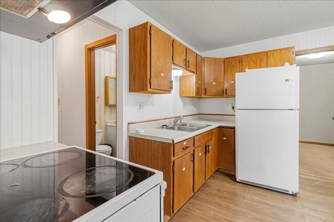 Building Photo - short term lease available