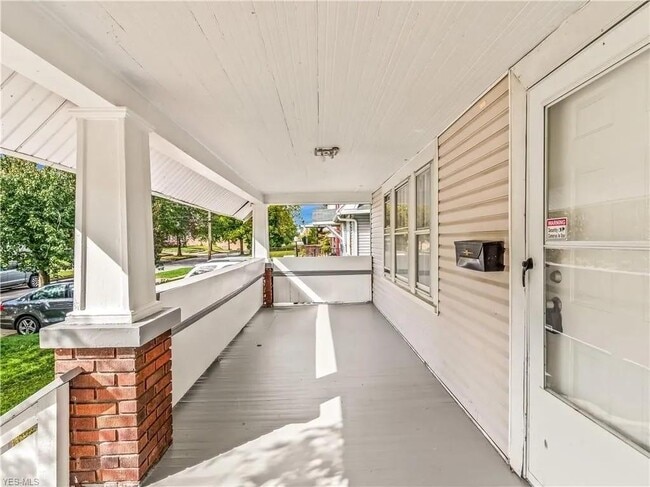 Building Photo - 47 E Mapledale Ave