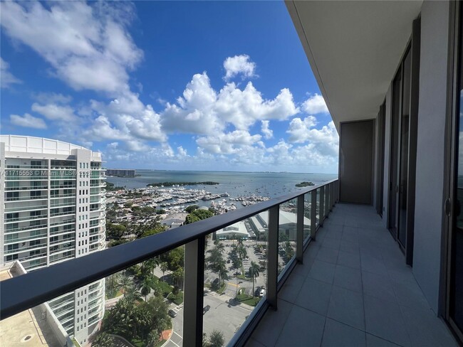 Building Photo - 2655 S Bayshore Dr