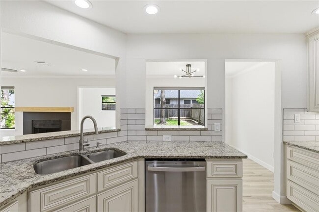 Building Photo - 2326 Dowd Ln