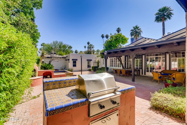 Building Photo - 2021 N Alvarado Rd