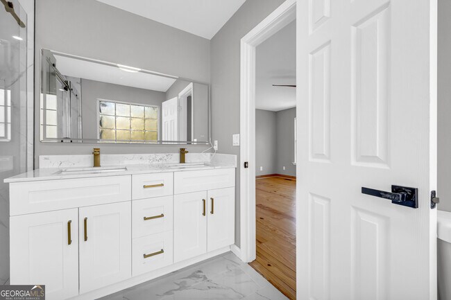 Building Photo - 106 Degrandis Ln NE