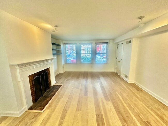 Building Photo - Captivating Capitol Hill Barracks Row Renovated 2 Bedroom Apt w/ Parking & Patio
