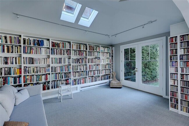 Building Photo - 37 Barnes St