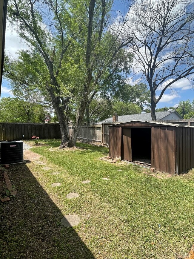 Building Photo - 7622 Bubbling Spring Ln