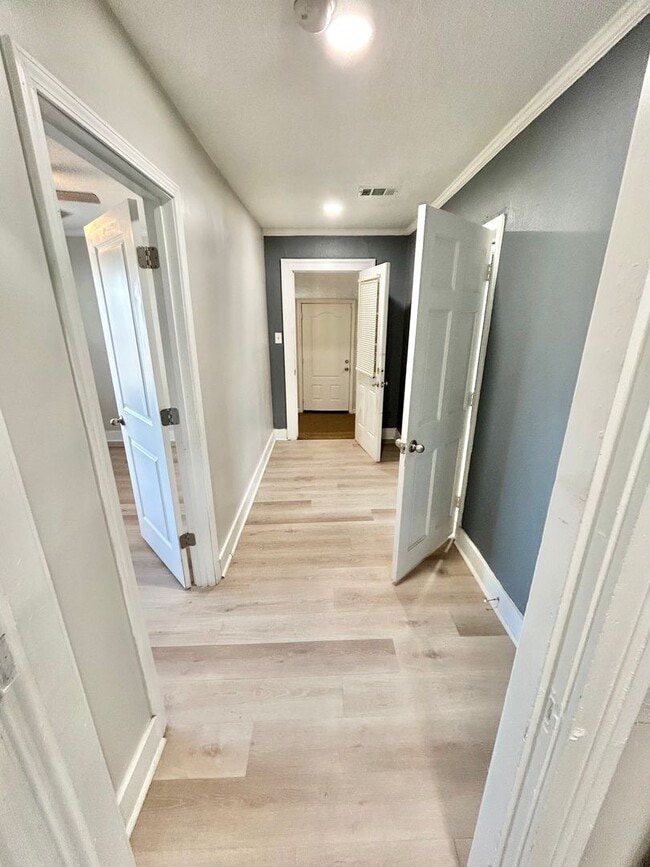 Building Photo - 2BR/1BA Home-Sweet-Home