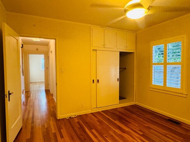 Building Photo - Charming 2 Bed, 2 Bath Home near UOP