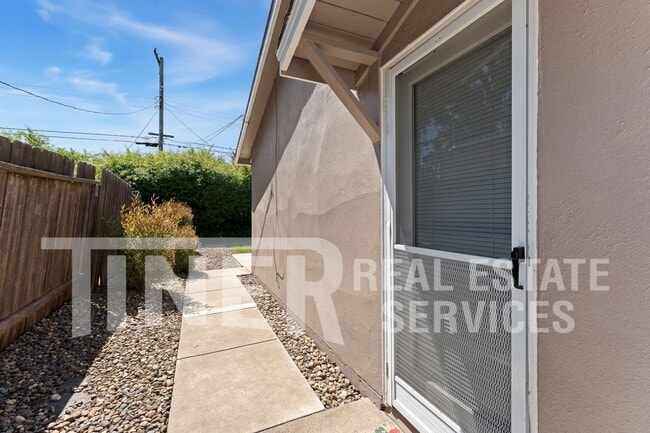 Building Photo - 6000 Coyle Ave