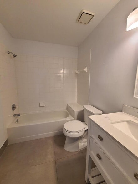 Building Photo - 3190 Leewood Ter