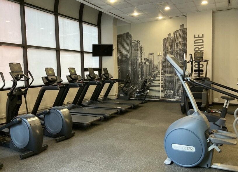 Building Photo - 211 E Ohio St