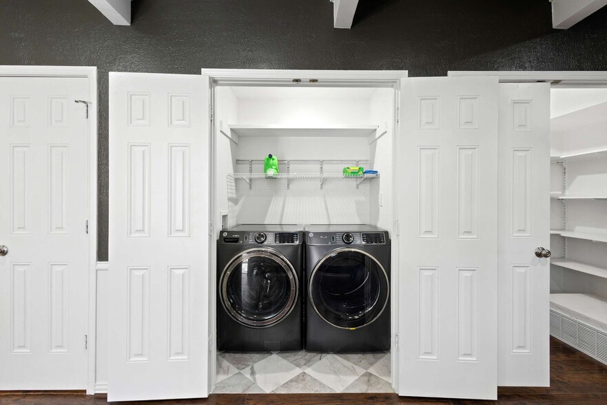 Building Photo - 1308 Glen Cove Dr