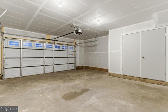 Building Photo - 5217 Water Lily Wy