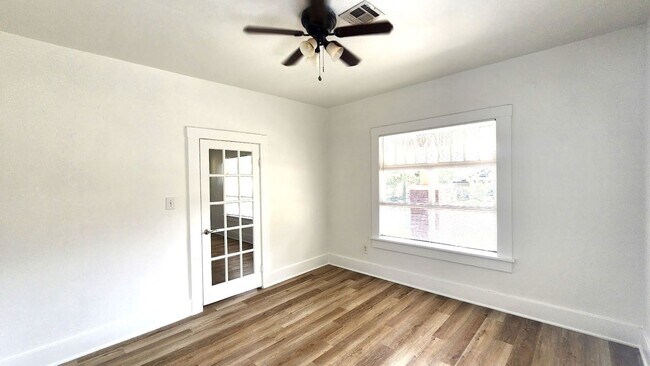 Building Photo - 2 BED 1 BATH CENTRAL PARK ADDITION NEAR PA...