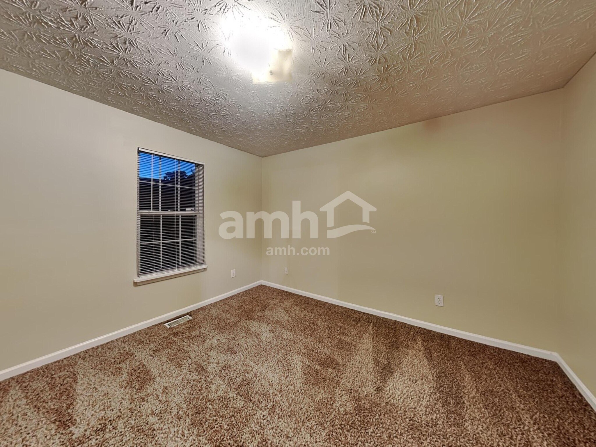 Building Photo - 2717 Oak Meadow Ln