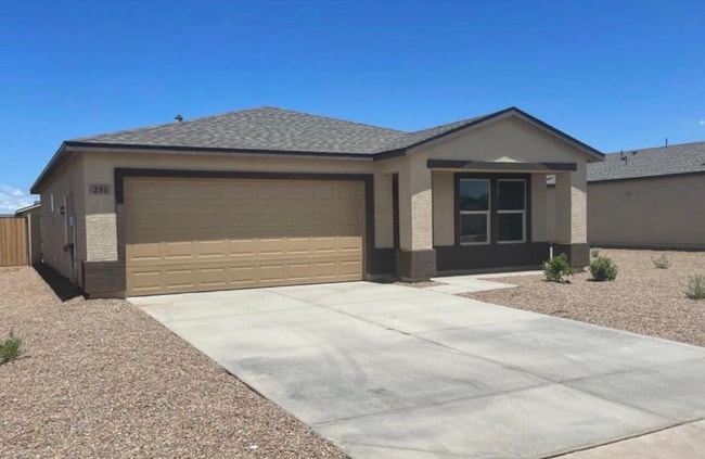 Building Photo - Charming 3 bed 2 bath home located in Eloy!