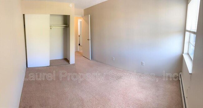 Building Photo - 1300 Golden Cir