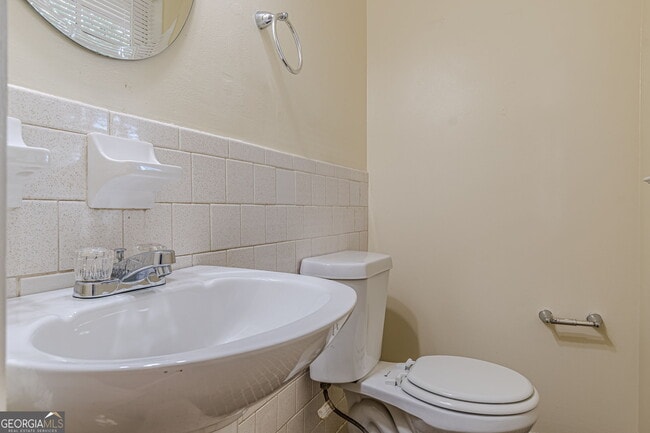 Building Photo - 828 Sheppard Way