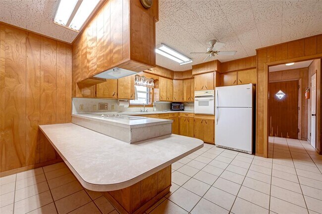 Building Photo - 16711 US-90 ALT