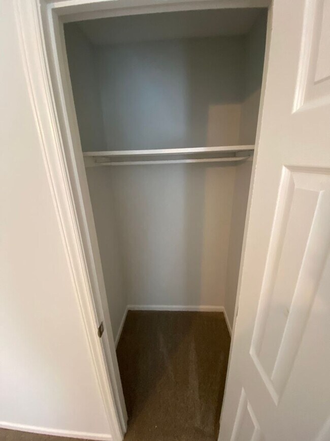 Building Photo - Ivy Street Duplex