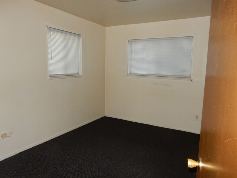 Building Photo - 5110 Maple St