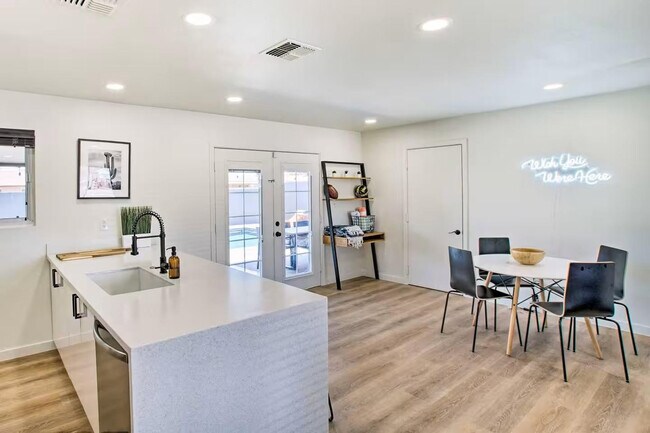 Building Photo - 1233 E Marny Rd