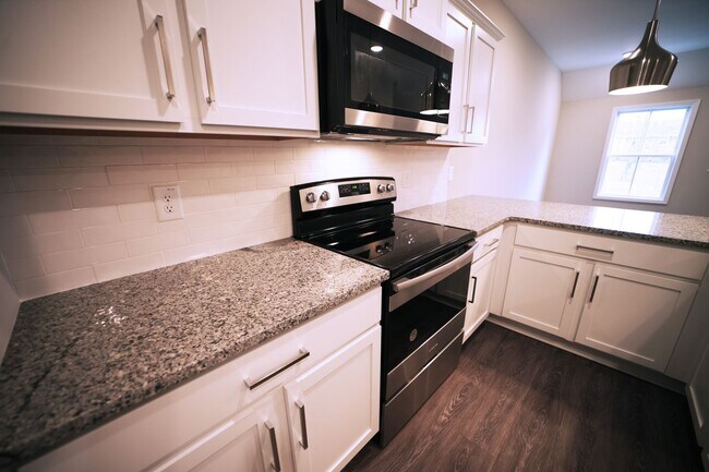 Building Photo - 220 Drayton Dr