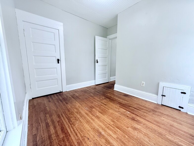 Bed #2 - 900 W Parker St