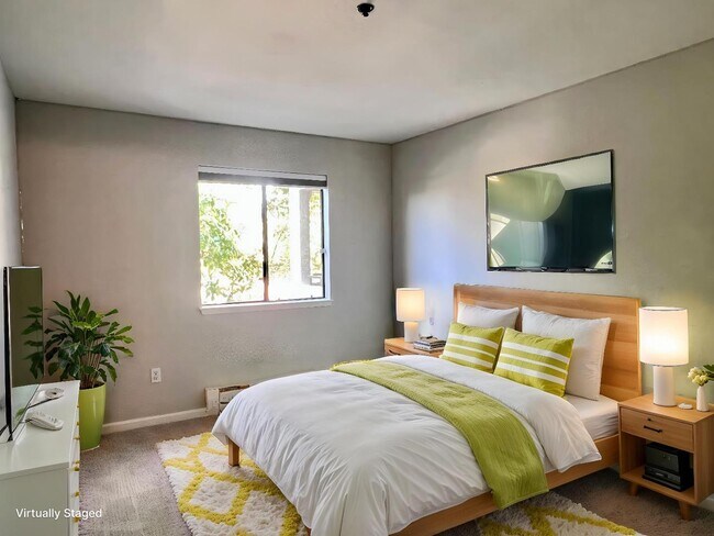 Building Photo - 880 E Fremont Ave