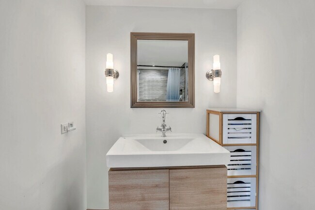 Building Photo - 11930 N Bayshore Dr