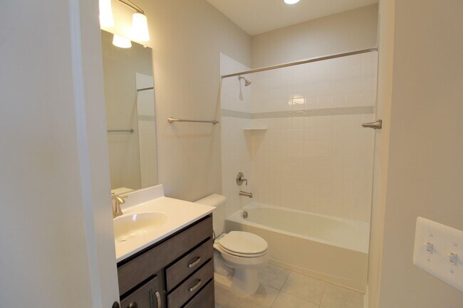 Building Photo - 3398 Monterey Dr