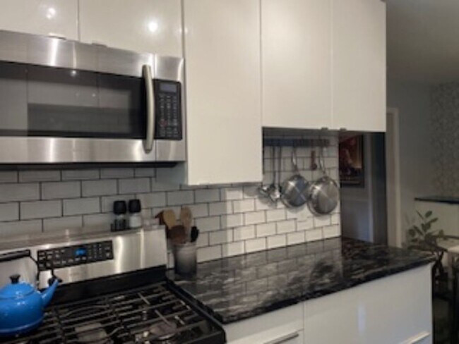 Building Photo - Great Home in Country Club Estates off Brentwood - Heart of South Baton Rouge