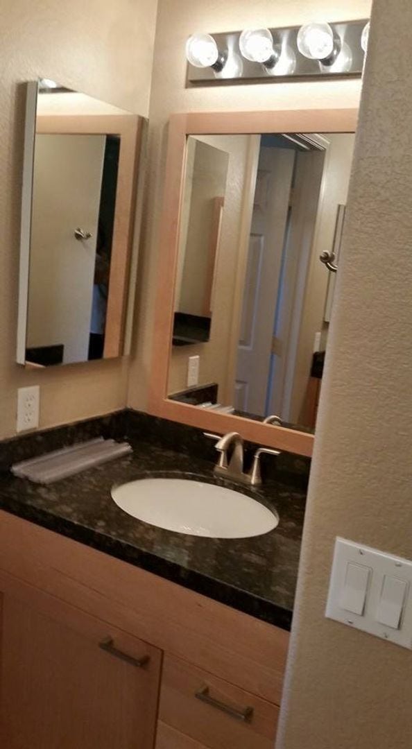 Building Photo - 3-bedroom at Val Vista & Guadalupe in Gilbert