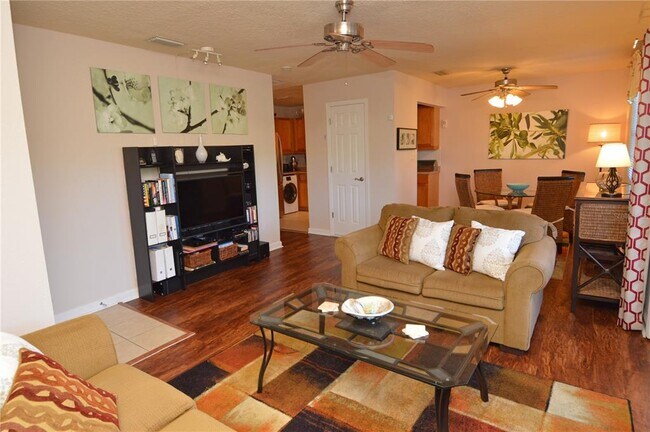 Building Photo - 3889 Pompano Dr SE