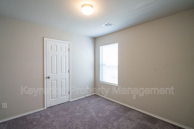 Building Photo - 1317 S Silver Dr