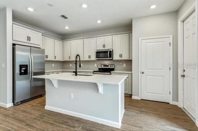 Building Photo - 16375 Hamlin Hills Rd