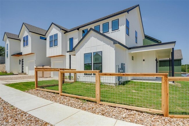 Building Photo - 2725 Bristol Dr
