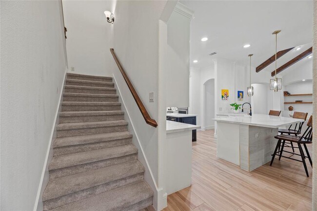 Building Photo - 32711 Wales Cir